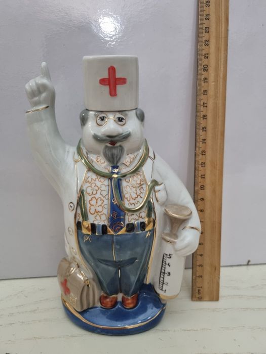 Штоф фарфор с рюмочкой. Новый.