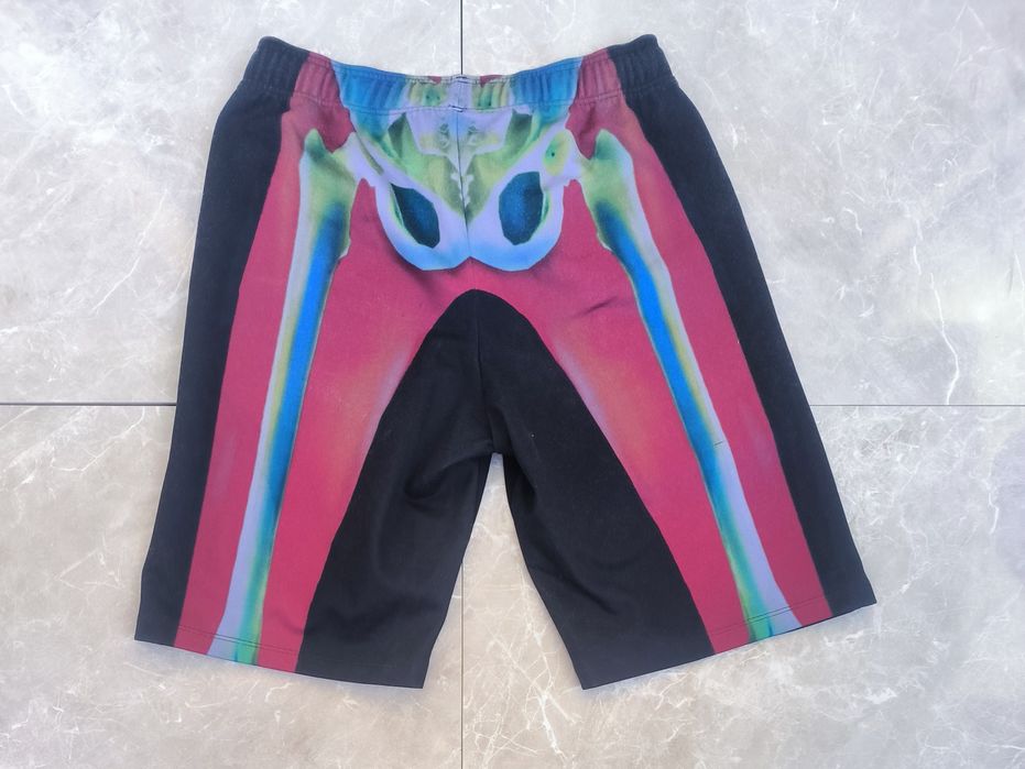 Adidas къси панталони S размер