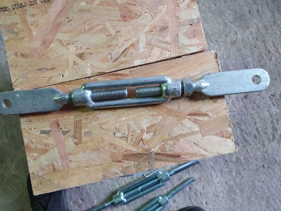 Скоби за изпъване на важета