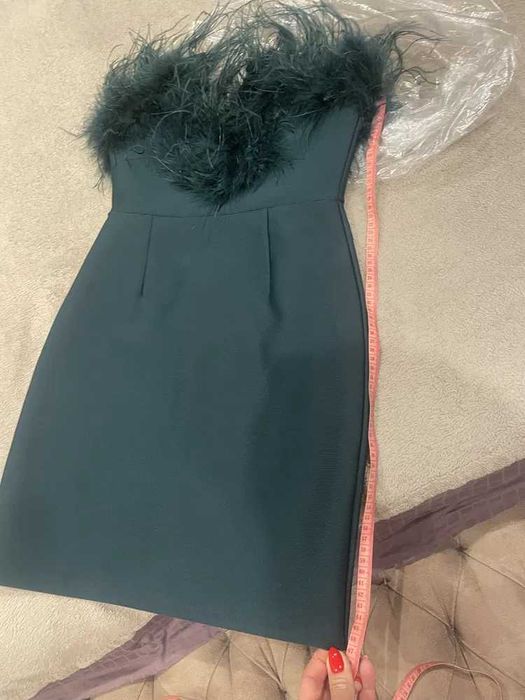 Къса рокля с пух