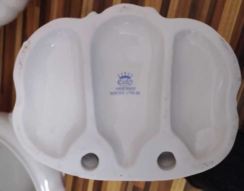 Порцеланова, дворцова фигурка