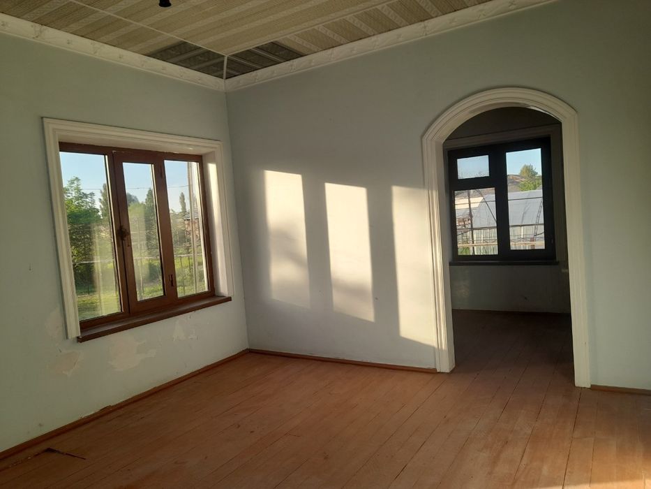 Gaz, svet ,suv va issiq suv mavjud