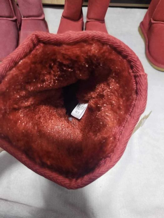 UGG URI fetite noi