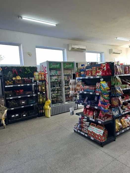 Двустранен островен стелаж за магазин с перфо гръб в тъмно сив мат