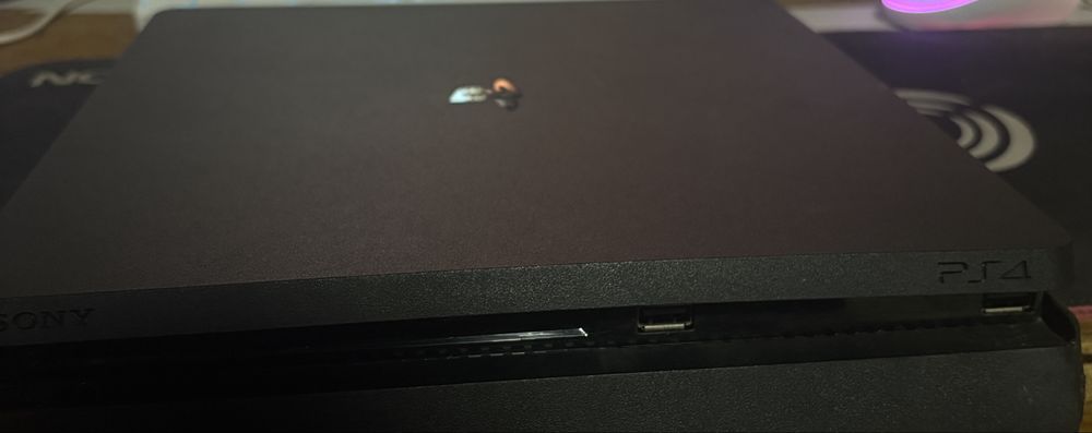 Vand playstation 4 Slim 1TB