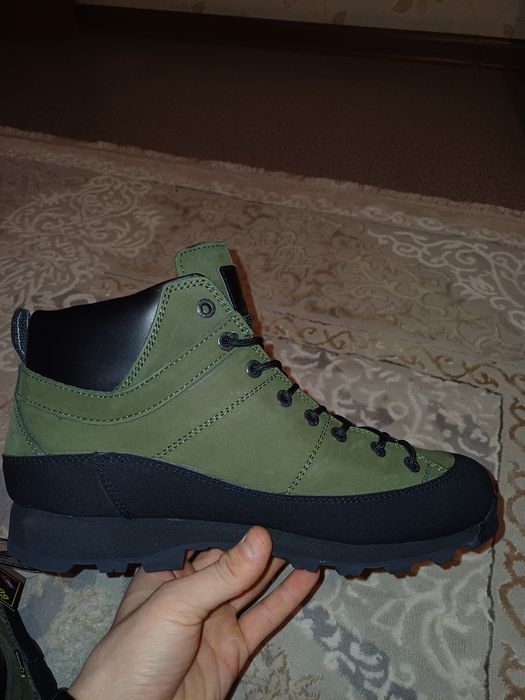 Продаётся Обувь CRISPII размер 43 новый