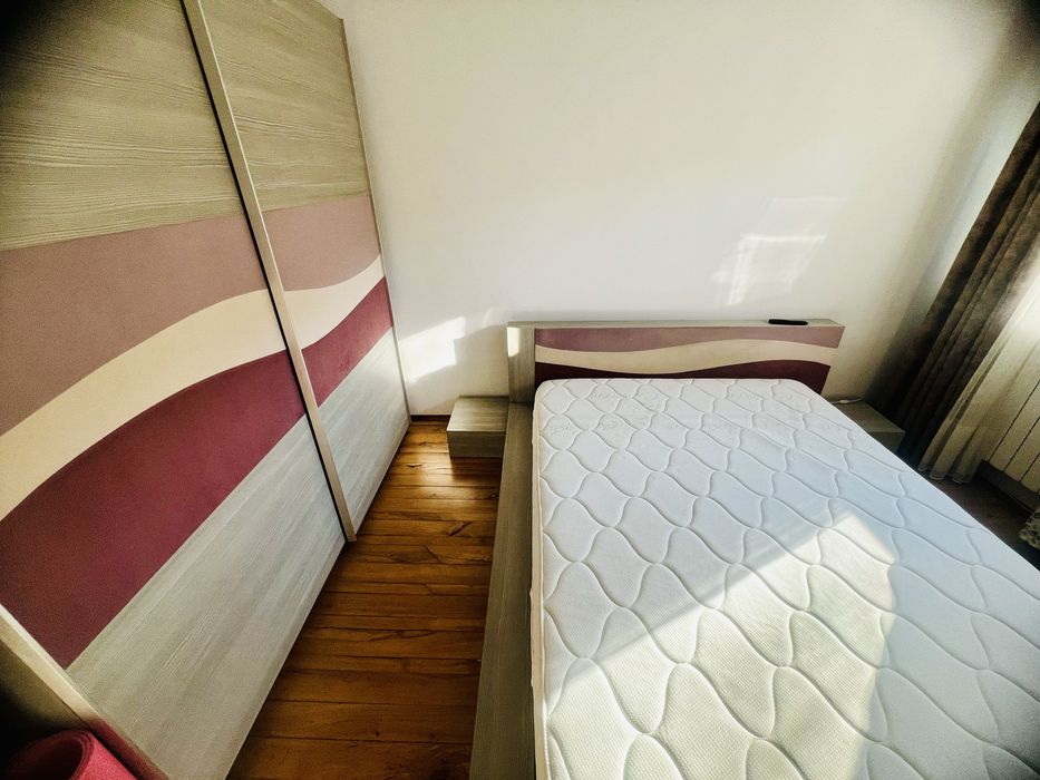 Спалня с Матрак и Подматрачна Рамка и Гардероб и 2 бр Шкафчета