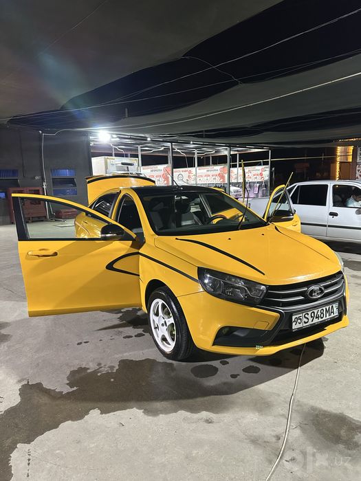 Lada vesta sedan Srochni sotiladi !