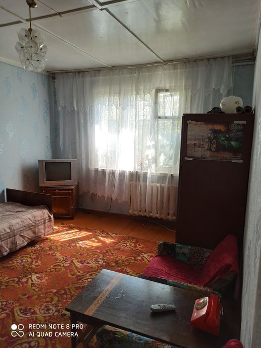 Продам спутник3 2ком 1этаж 2этажки среднее состояние с огородом