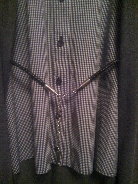 Продается кардиган  48 размера оригинального покроя серый трикотаж