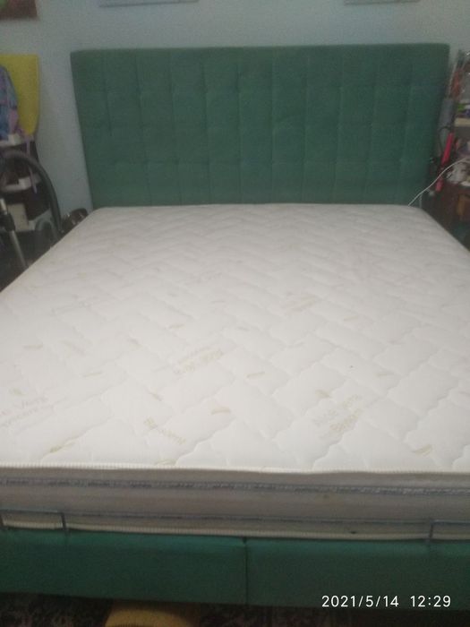 Мебель.кровать и тумбы