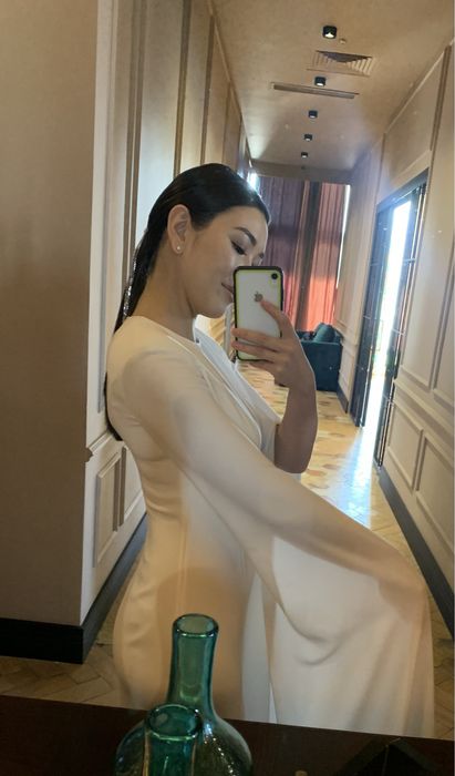 Белое платье со шлейфом