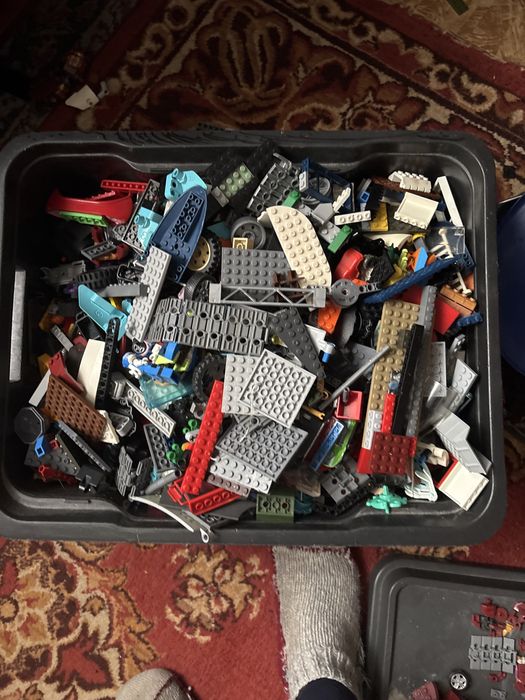 Продам ящик с кучей лего