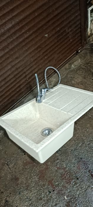 Мойка каменная с краном