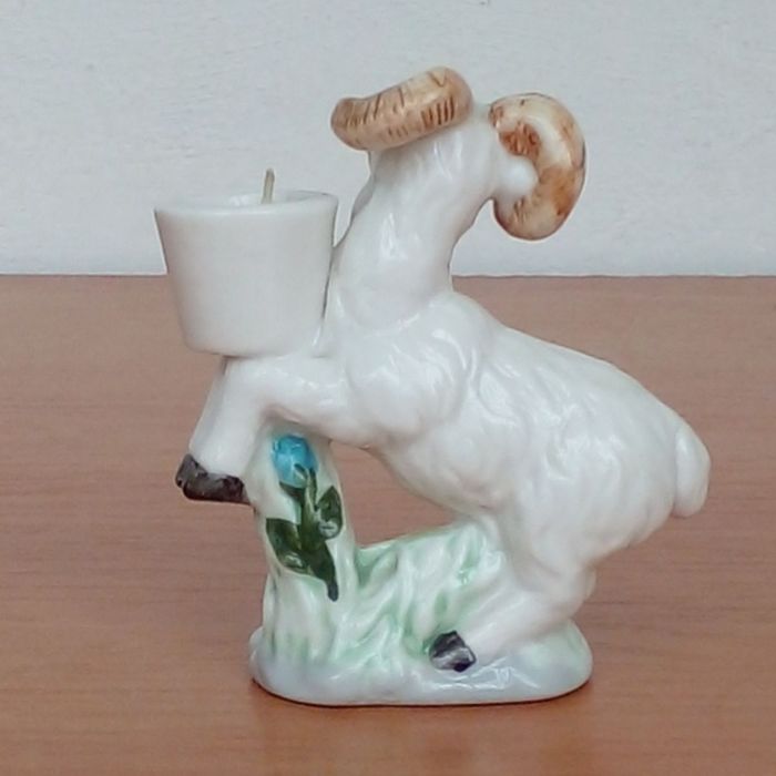 Советская фарфоровая статуэтка - подсвечник, 80-е годы