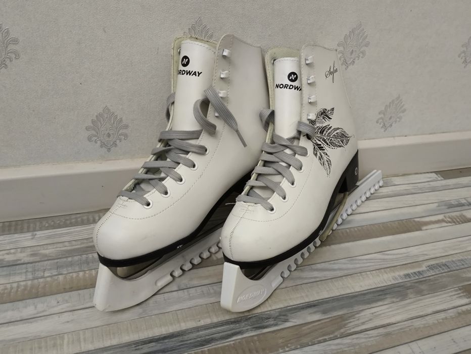 Коньки женские  .