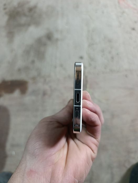 Xiaomi 13.   12/256gb White