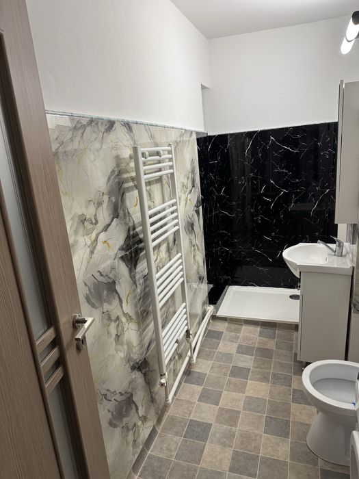 Inchiriez in regim hitelier apartament cu 3 camere zona centrala