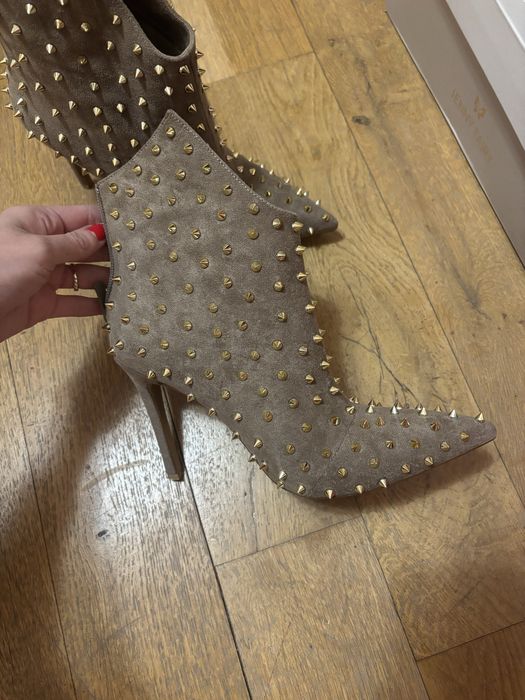 Елегантни боти на ток