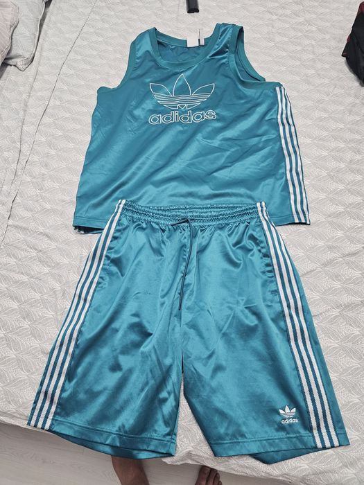 Compleu adidas deosebit