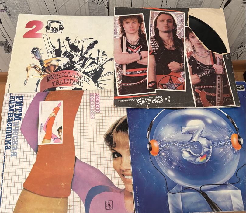 Радио с пластинками ретро