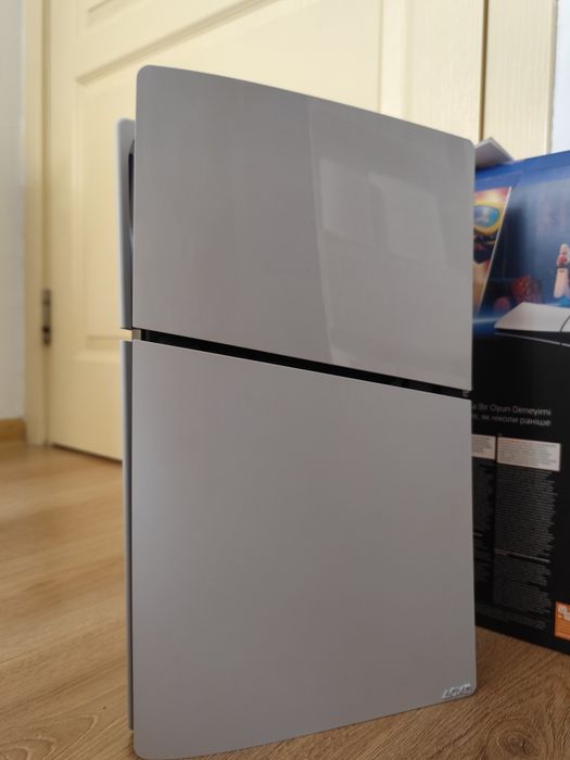 PlayStation 5 Slim Digital Практически Нова с Гаранция + 2 Игри