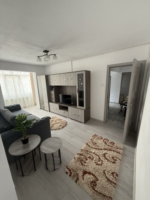 Închiriez apartament MODERN 3 camere etaj 2 Reșița