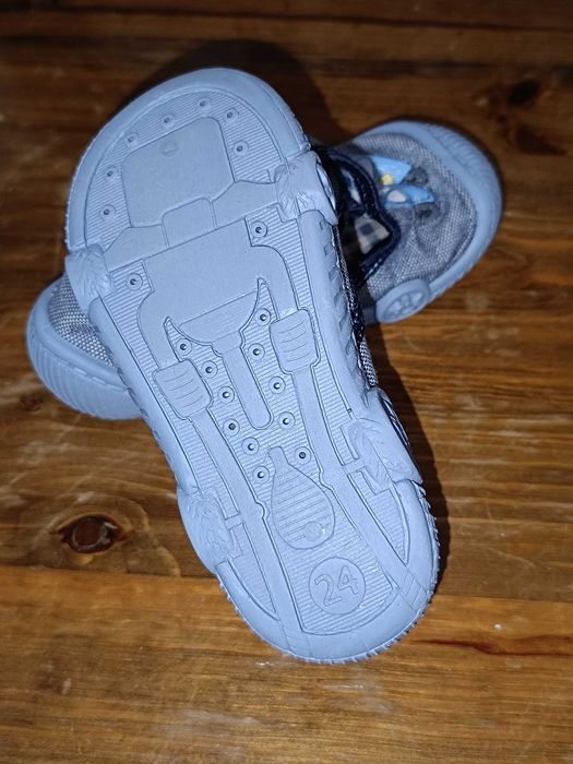 Детски пантофи и обувки