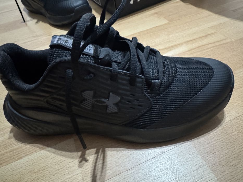 Adidasi Under Armour Commit