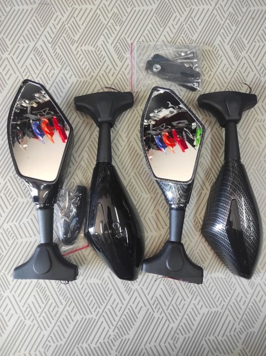 Мото огледала за мотор универсални с мигачи цват:Черен/Карбон Цена:40€