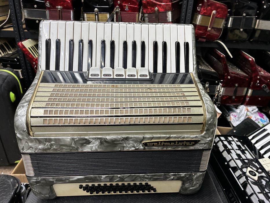 Acordeon nemtesc Weltmesiter cu 48 de basi
