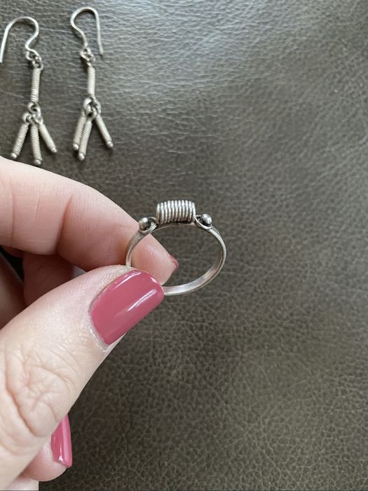 Обеци  и (или) пръстен-сребърни