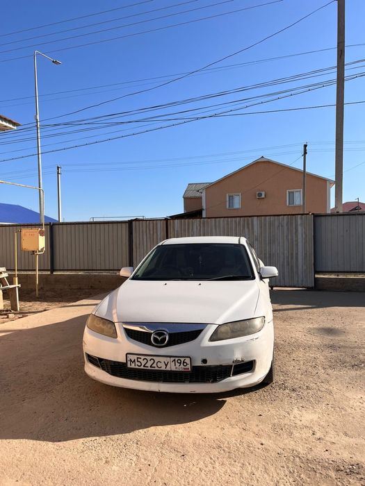 Легковые авто Мазда 2005 года