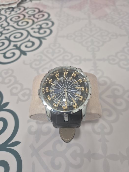 Продаются часы, новые в коробке!