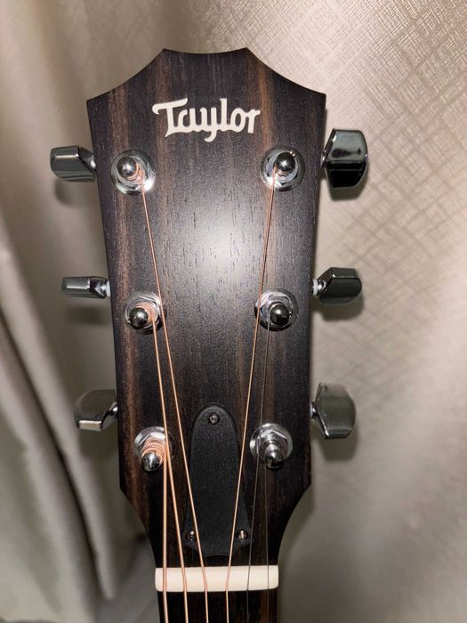 Электроакустическая гитара Taylor 210ce