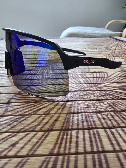 Слънчеви очила Oakley Sutro