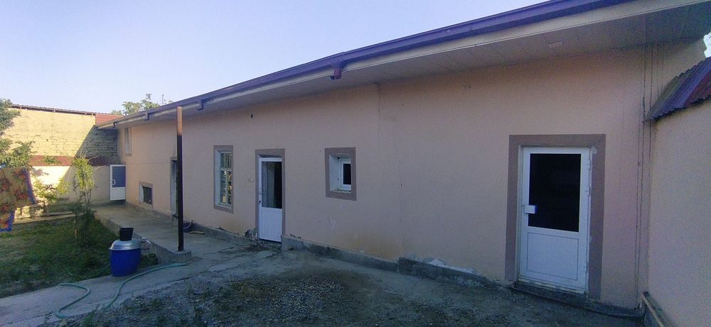 Карманада ховли сотилади