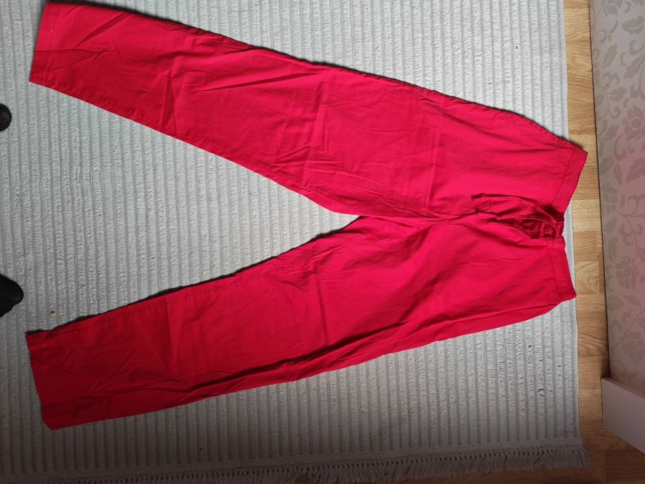 Vând uniforme medicale