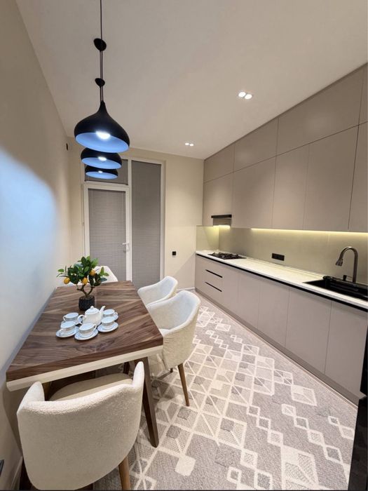 Nrg Жомий , 2-х комнатная кв/ра с авторским проектом, 70м2.