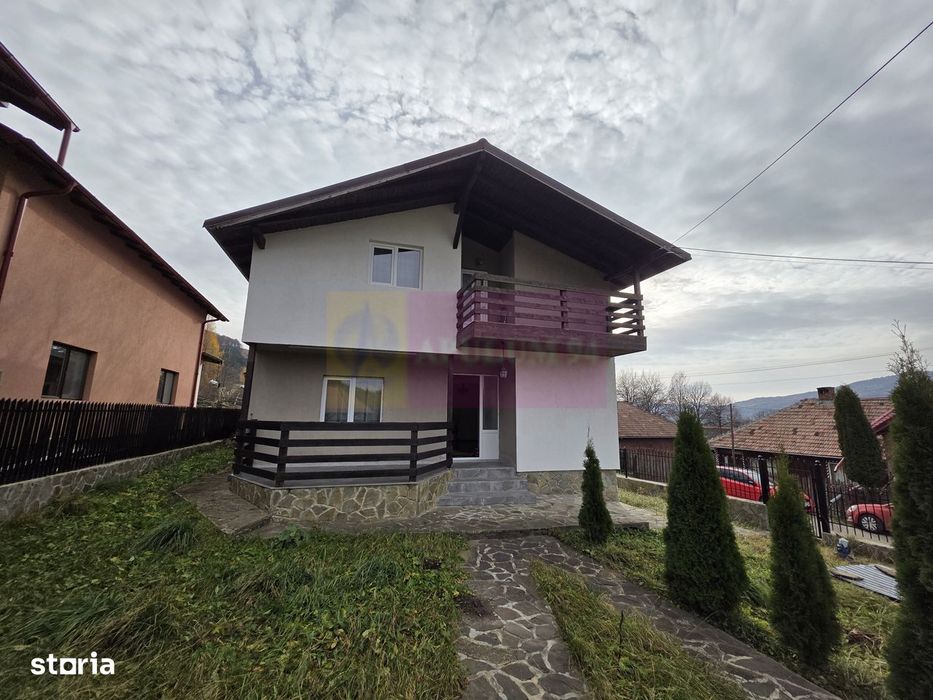 Vila de vacanta cu 4 camere de vanzare in Valea Doftanei