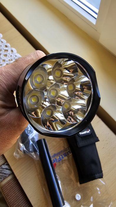 Lanterna TrustFire 8000 lumeni