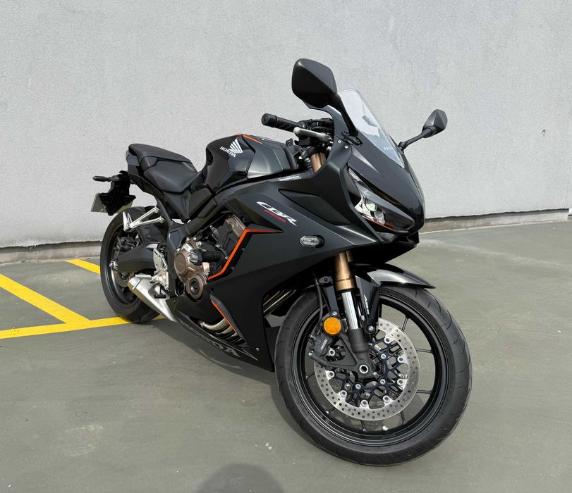 Honda CBR 650R – aproape noua | 2.380 km | Quick Shifter | Garantie Honda