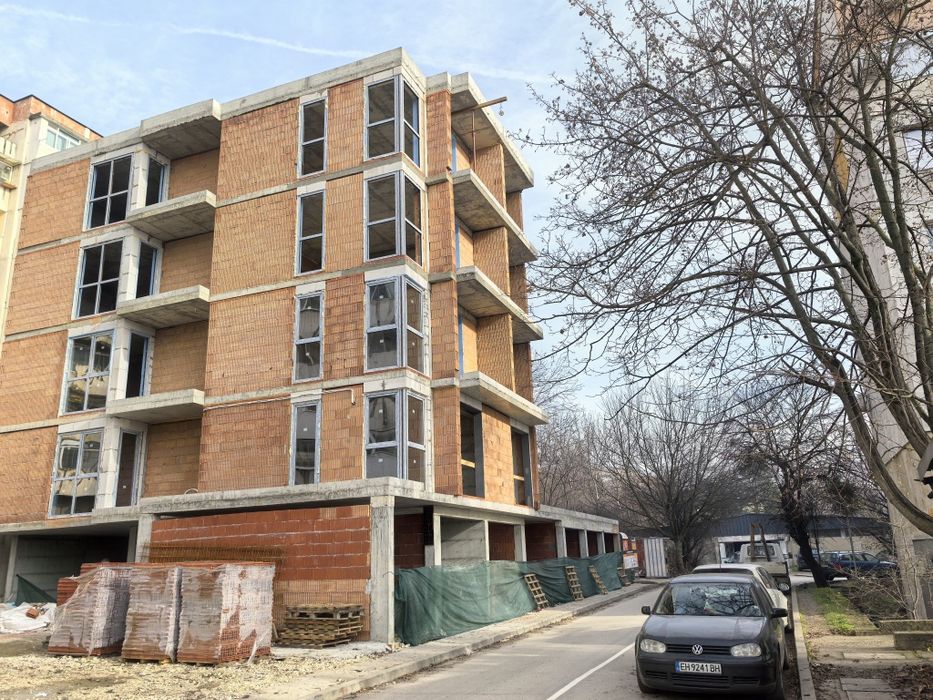 Тристаен тухлен апартамент