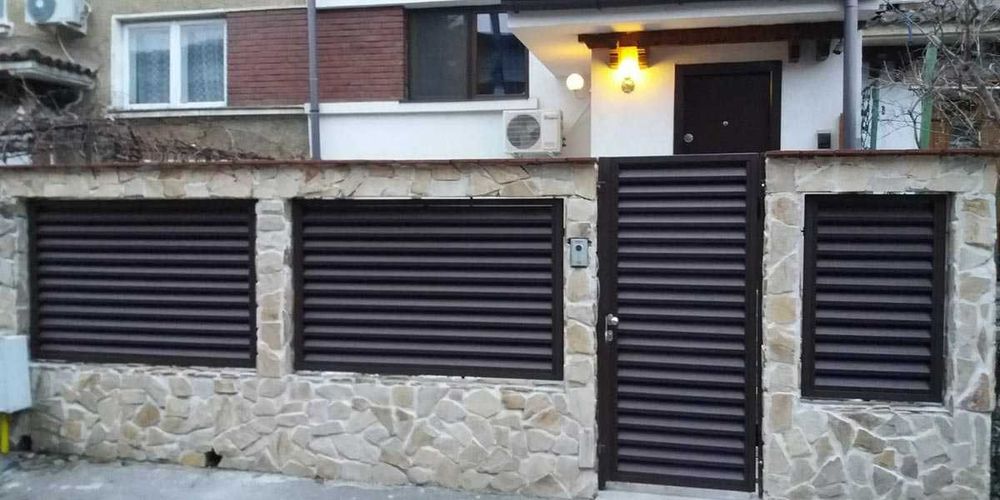 Garduri si porti din panouri stil jaluzele si alte modele disponibile