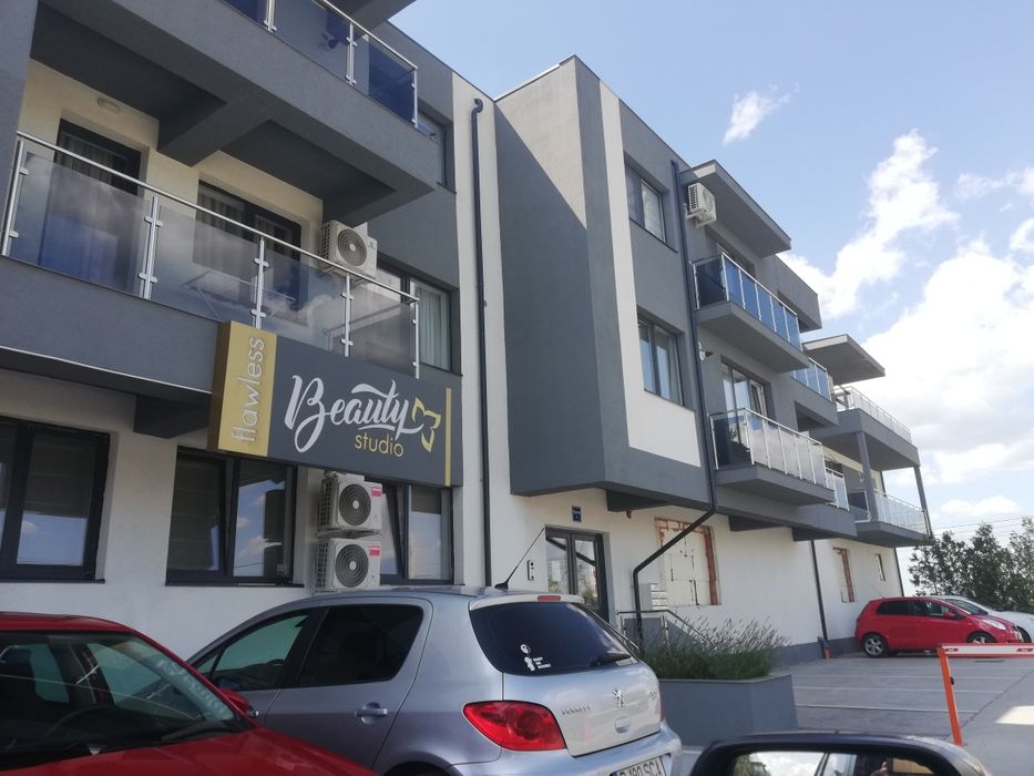 Închiriez apartament cu doua camere.