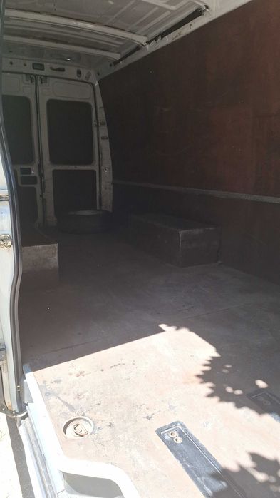 Бус под наем (Товарни бусове под наем София-Макси  база)