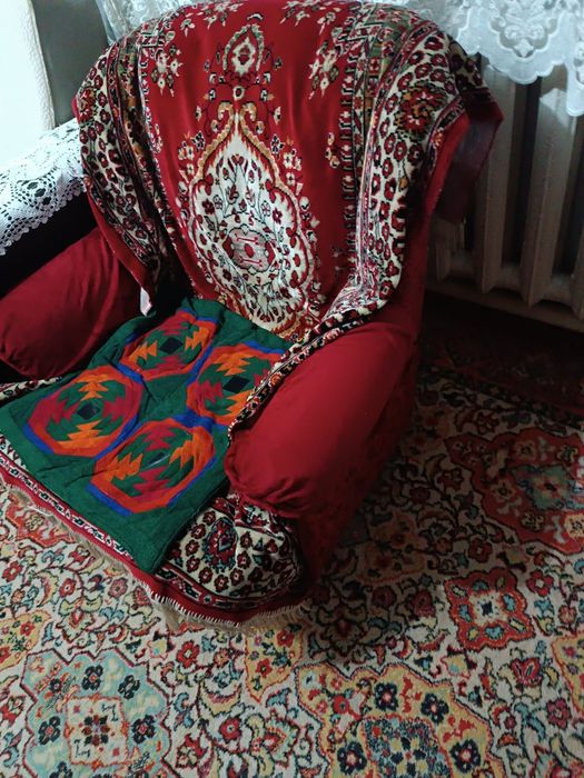 Продам кресла, стулья крепкие  2 штуки.