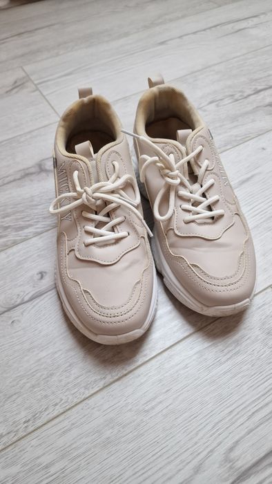 Дамски маратонки и ботуши