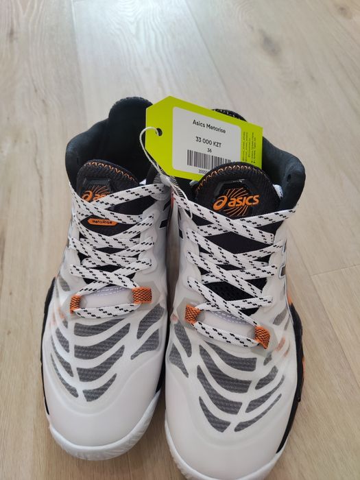 Новая волейбольная обувь Asics Metarise