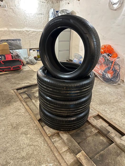 Продам комплект новых шин